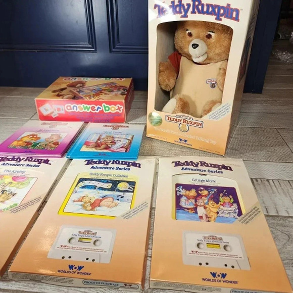 Vtge 1985 Teddy Ruxpin in orgnl box w/ books, tapes, answer box - Picture 1 of 16